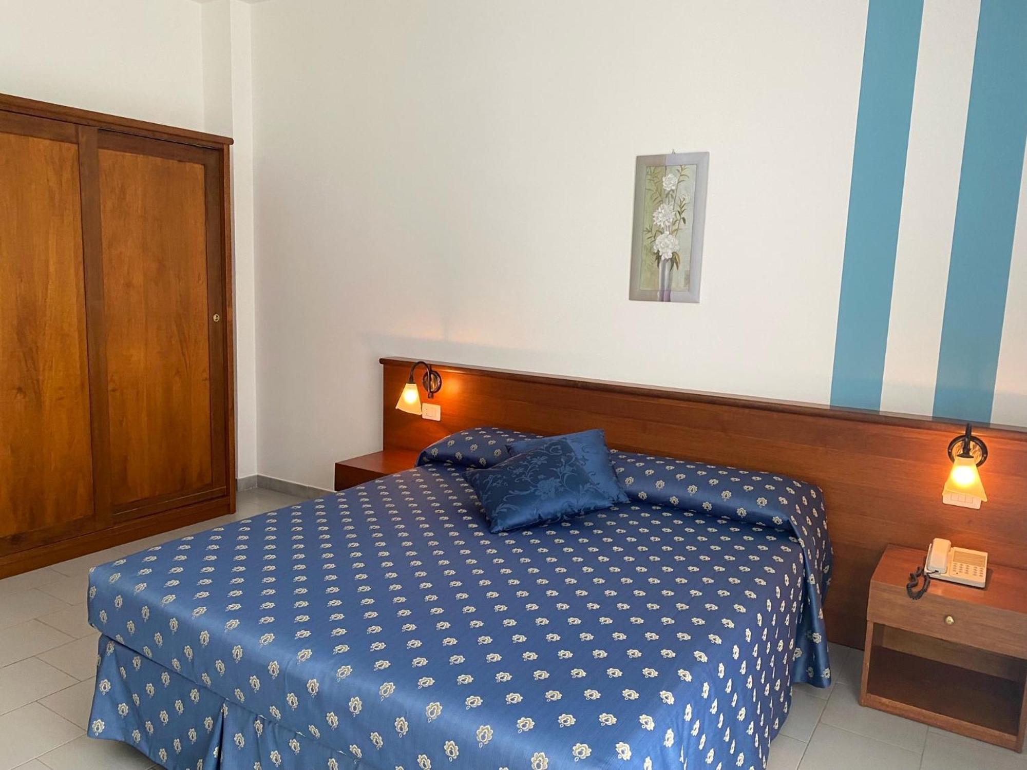 Hotel Villaggio Aurora San Pietro in Bevagna Esterno foto