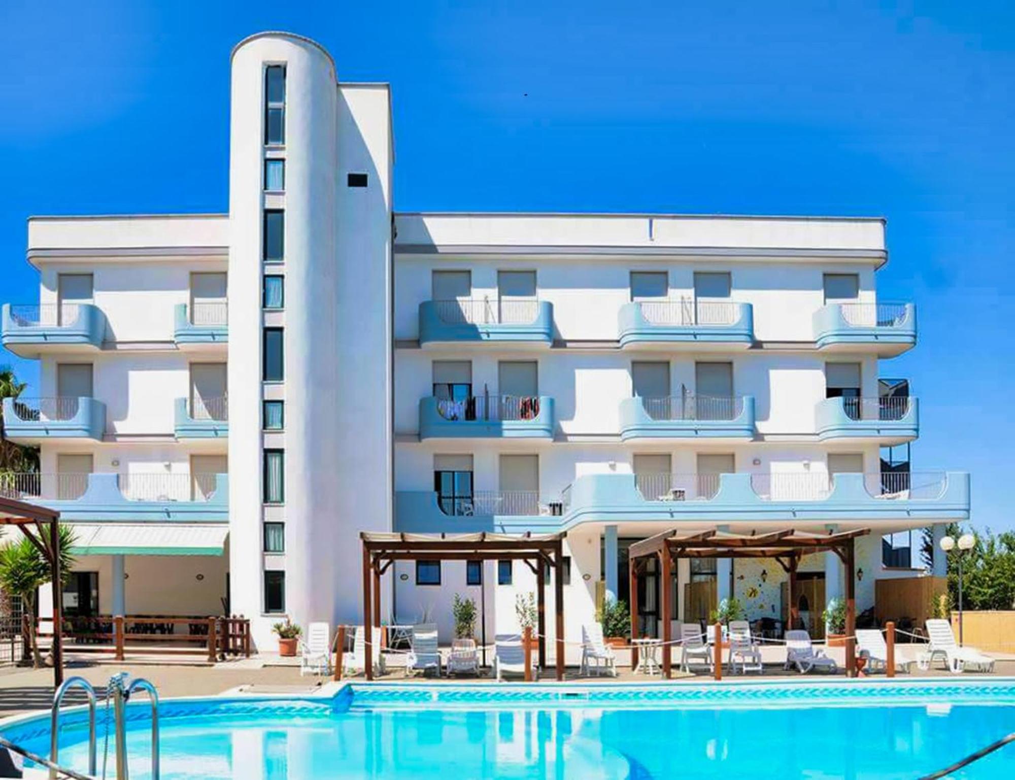 Hotel Villaggio Aurora San Pietro in Bevagna Esterno foto